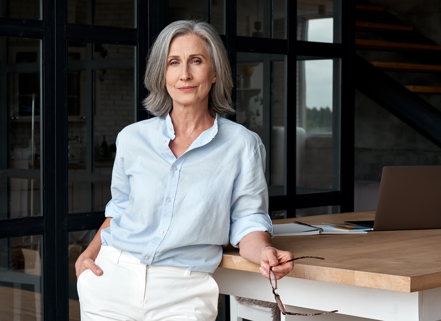 Confident stylish european mature middle aged woman standing at workplace. Stylish older senior businesswoman, 60s gray-haired lady executive leader manager looking at camera in office, portrait. SSUCv3H4sIAAAAAAAACpyRz27DIAzG75P2DhHnRmpCQulepdrBAZqgEqiAdJqqvvv4EyrOu+Gf7c/+zPPzo2nQBE4y9NU8YxRiqdTmvAUvjQ74eNi5FZoLW5OHxeRYA8GlN1aCquEEni0aVhGg3pSK+JWSyHnwmxMuTt8RAy/moJHhWyKveMlxUxIpGTpCCqFDxdw2JVZQFv9XZ358FzcwC81+08KVESuUgGzkkkvR7ccLu9bWYOPSVK4ehoGKBbhSulvJpJ6rNuOXdPbSxsymvY0rvDdHypg7TCqe+Bo0ReELOBfKeeHVIBY+2azVHG18MrCrIh5+IoYd7snQUXzGp1NHz3QY9oL8e4sMOmmdIhRidpO8ti7jBqinmHEy0nYkV9oO3dS300hwCz0VIx9Ij4kIh3/9AQAA//8DAAmEMhCYAgAA